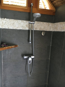 ル タハア アイランド リゾート & スパ 水上コテージ シャワースルーム